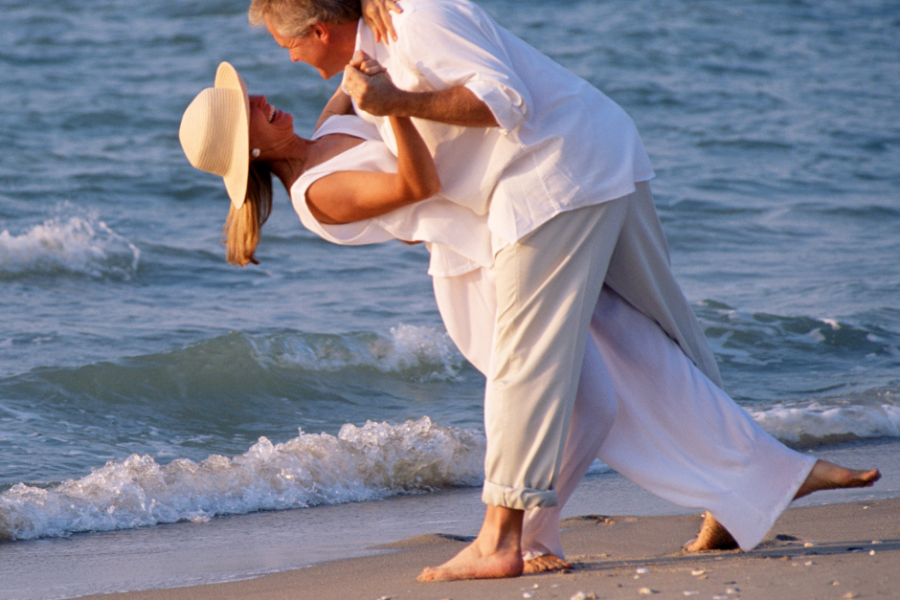 couple dancing on the beach